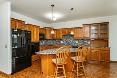 Beautiful townhome with an open floor plan and quality finished - photo 7