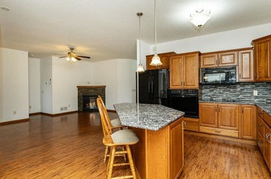 Beautiful townhome with an open floor plan and quality finished - photo 8