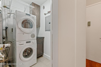 *PRICED TO SELL! GORGEOUS first-floor RENOVATED 2 BEDROOM 2 BATH - photo 26