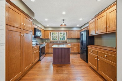 Charming plantation style home situated on over an acre of land - photo 10