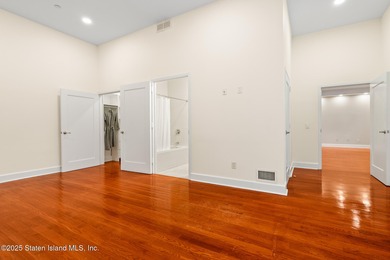 *PRICED TO SELL! GORGEOUS first-floor RENOVATED 2 BEDROOM 2 BATH - photo 34