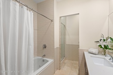 *PRICED TO SELL! GORGEOUS first-floor RENOVATED 2 BEDROOM 2 BATH - photo 38