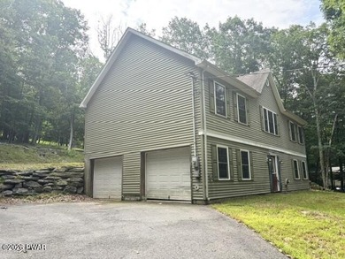 PRICED to SELL. This raised ranch is on 1.08 acres and has 3 - photo 2