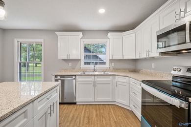 Renovated Lakeside Gem in Clubview area -- Beautifully renovated - photo 12