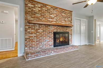 Renovated Lakeside Gem in Clubview area -- Beautifully renovated - photo 15