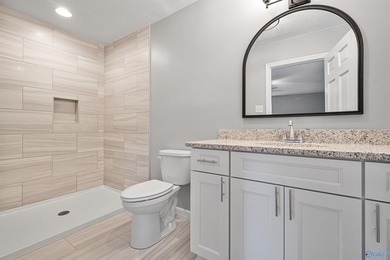Renovated Lakeside Gem in Clubview area -- Beautifully renovated - photo 20