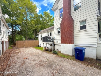 Welcome to 649 E. Main Street, in the beautiful harbor town of - photo 22