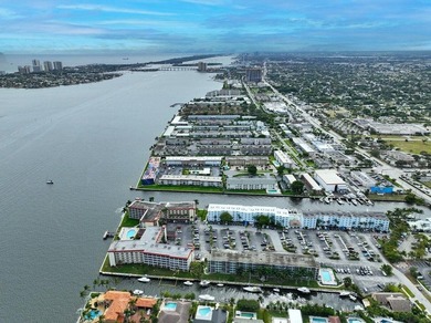 This gorgeous ground floor condo has wide Intercoastal views and - photo 28