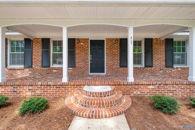 Renovated Lakeside Gem in Clubview area -- Beautifully renovated - photo 29