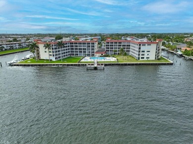 This gorgeous ground floor condo has wide Intercoastal views and - photo 29