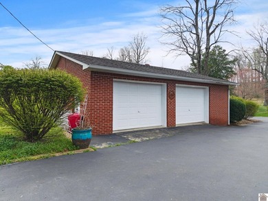 Beautiful 3BR, 2BA brick ranch-style home located in Kuttawa!! - photo 31