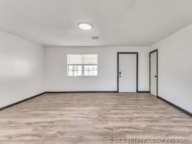 Beautifully Updated Home in Tulsa- Move-In ready!! 
Welcome to
