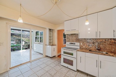 Tucked Away on a Secluded Cul-de-Sac, in the desirable - photo 16