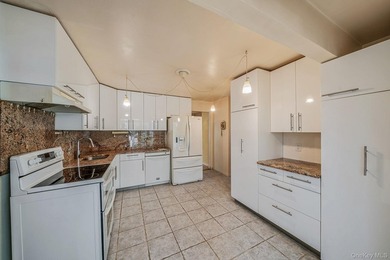 Tucked Away on a Secluded Cul-de-Sac, in the desirable - photo 19