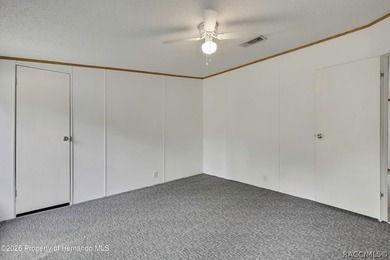 This nice spacious mobile home offers a well designed floor plan - photo 21