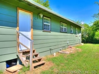 Beautifully Updated Home in Tulsa- Move-In ready!! 
Welcome to