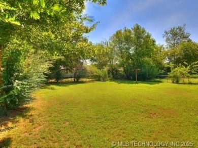 Beautifully Updated Home in Tulsa- Move-In ready!! 
Welcome to