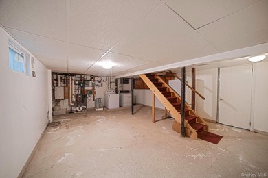 Tucked Away on a Secluded Cul-de-Sac, in the desirable - photo 32