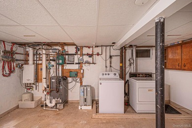 Tucked Away on a Secluded Cul-de-Sac, in the desirable - photo 34