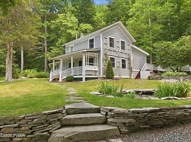 Air B&B friendly, No HOA. This charming updated farmhouse is - photo 3