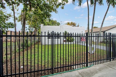 Miami Duplex for Sale! This duplex offers two units: a spacious - photo 5