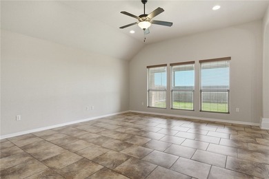 Discover the perfect blend of style and functionality in this - photo 13