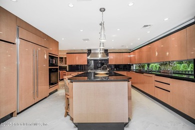 First time presented to the Market! A Neo-Classical Stunner - photo 18