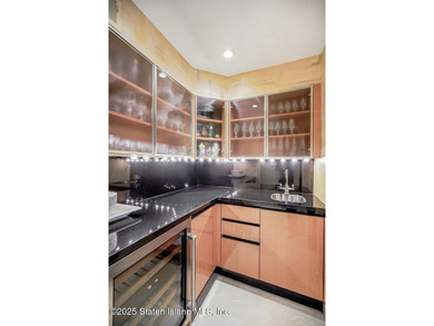 First time presented to the Market! A Neo-Classical Stunner - photo 20