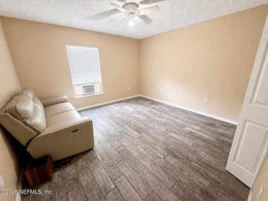 Spacious opportunity in a desirable Jacksonville location! Don't - photo 18