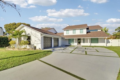 (private lake, pond, coastal) Home For Sale in Jupiter Florida