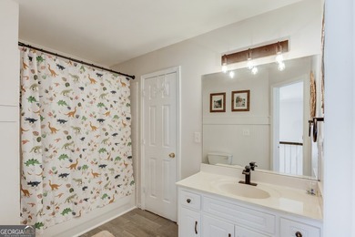 Beautifully updated brick-front home in a quiet cul-de-sac with - photo 28
