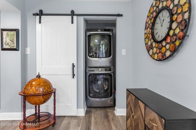 Location, location, location! This beautifully updated 3-bedroom - photo 29