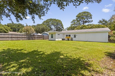 Location, location, location! This beautifully updated 3-bedroom - photo 32