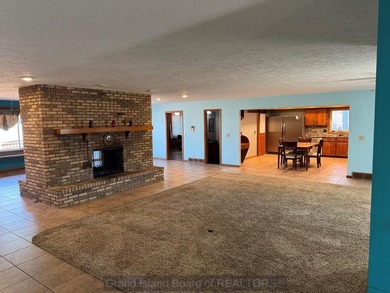 Available for showings immediately! Spacious 6-bedroom, 5.5-bath - photo 4