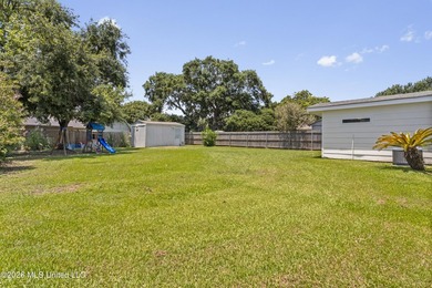 Location, location, location! This beautifully updated 3-bedroom - photo 34