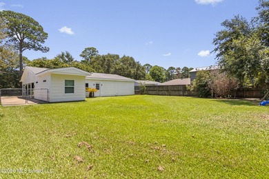 Location, location, location! This beautifully updated 3-bedroom - photo 35