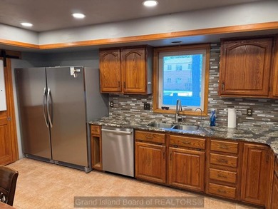 Available for showings immediately! Spacious 6-bedroom, 5.5-bath - photo 10