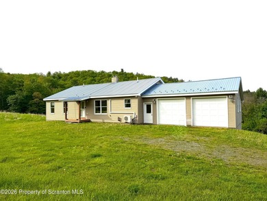Country Living at its finest on 42 acres. Discover the perfect - photo 2