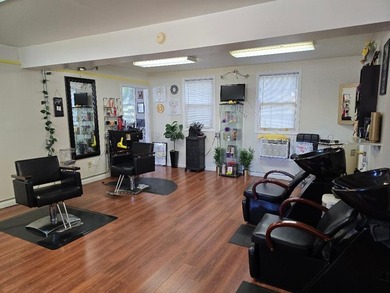Established Salon on lease in approximately a 1,500 sq' building - photo 2