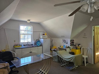 Established Salon on lease in approximately a 1,500 sq' building - photo 3