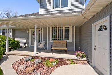 Welcome home to this beautifully maintained property offering - photo 9