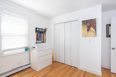 Bright, comfortable, and well-situated, this 3-bedroom, 2-bath - photo 11
