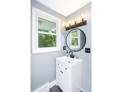 Bright, comfortable, and well-situated, this 3-bedroom, 2-bath - photo 12