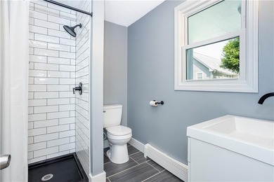 Bright, comfortable, and well-situated, this 3-bedroom, 2-bath - photo 13