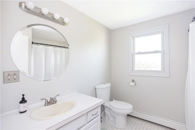 Bright, comfortable, and well-situated, this 3-bedroom, 2-bath - photo 16