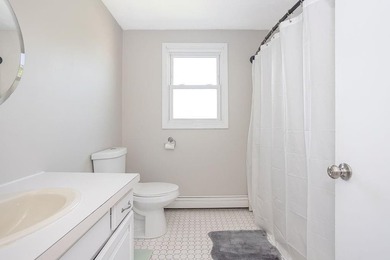 Bright, comfortable, and well-situated, this 3-bedroom, 2-bath - photo 17