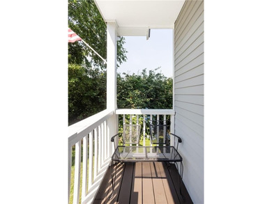Bright, comfortable, and well-situated, this 3-bedroom, 2-bath - photo 22