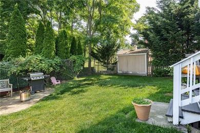 Bright, comfortable, and well-situated, this 3-bedroom, 2-bath - photo 24