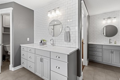 A stunning corner-lot masterpiece in the heart of Arlington - photo 33