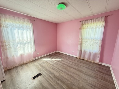 Charming 3-bedroom, 2-bathroom home located in the welcoming - photo 29
